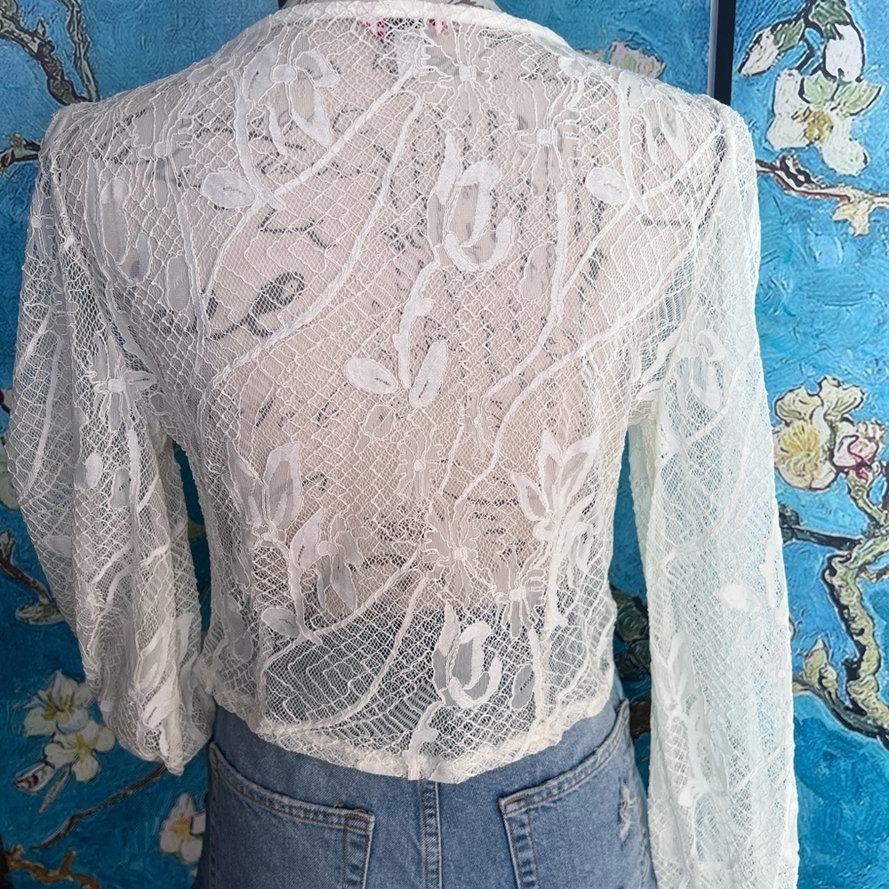 SZ L Guess sheer lace, tie up top/blouse. - Picture 5 of 13